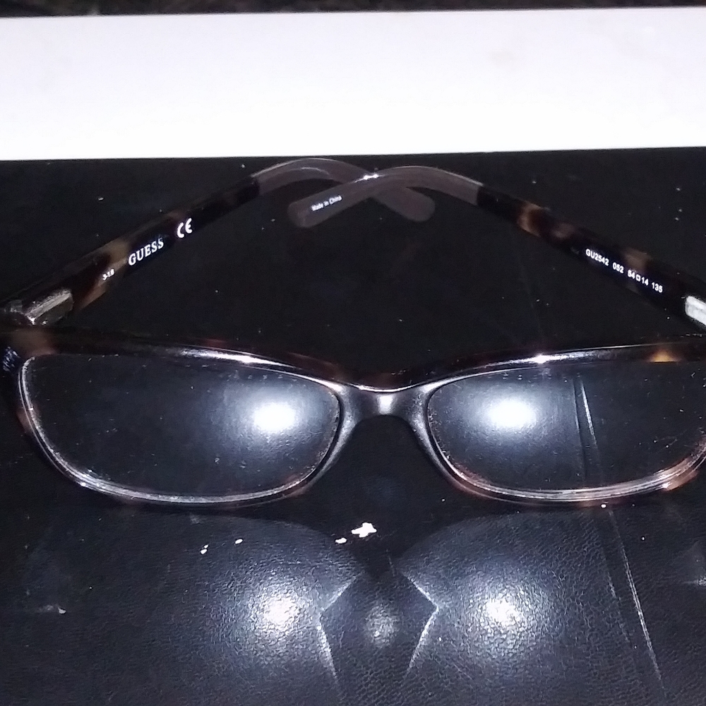 Guess - Picture 3 of 4